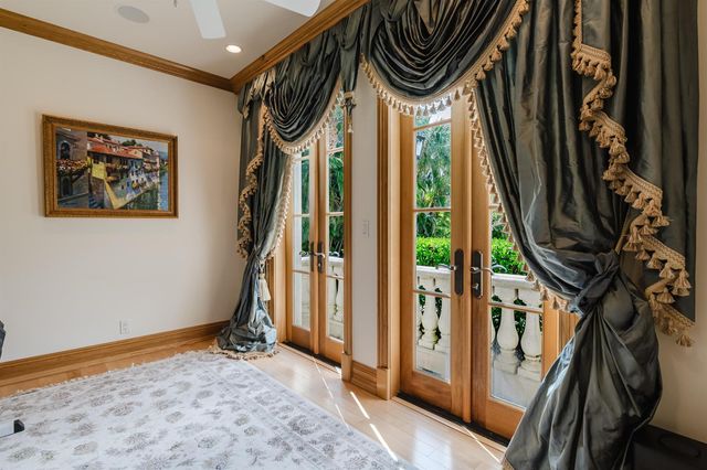19 N Beach Road, Jupiter Island, FL 33455