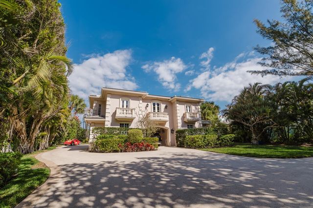 19 N Beach Road, Jupiter Island, FL 33455