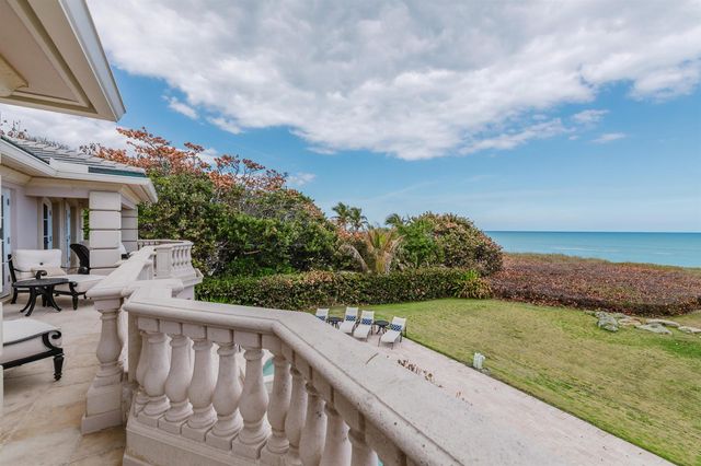 19 N Beach Road, Jupiter Island, FL 33455