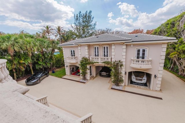 19 N Beach Road, Jupiter Island, FL 33455