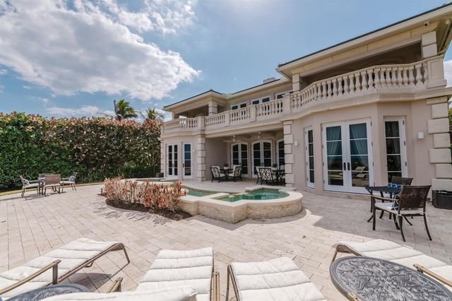 19 N Beach Road, Jupiter Island, FL 33455