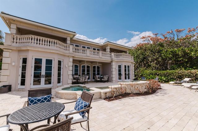 19 N Beach Road, Jupiter Island, FL 33455