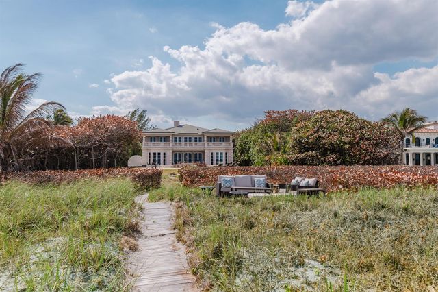 19 N Beach Road, Jupiter Island, FL 33455