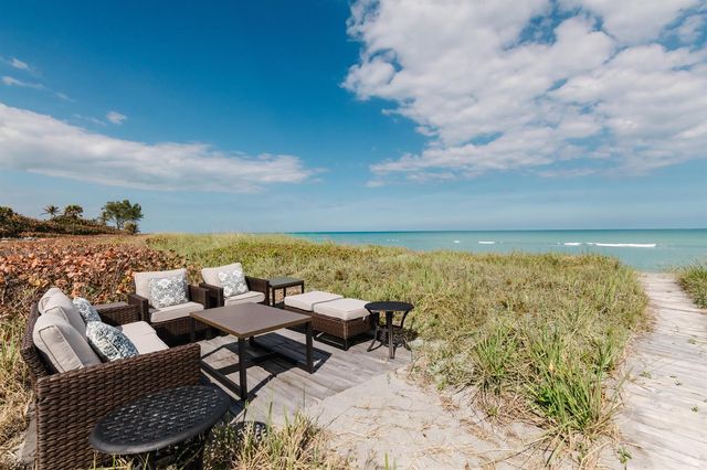 19 N Beach Road, Jupiter Island, FL 33455