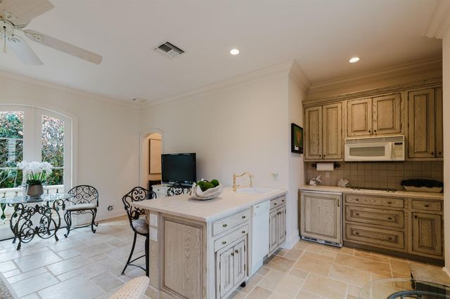 19 N Beach Road, Jupiter Island, FL 33455
