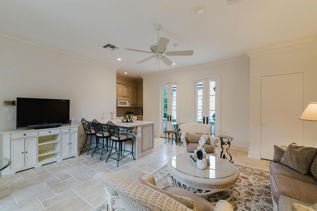 19 N Beach Road, Jupiter Island, FL 33455