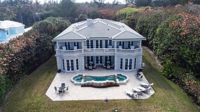 19 N Beach Road, Jupiter Island, FL 33455