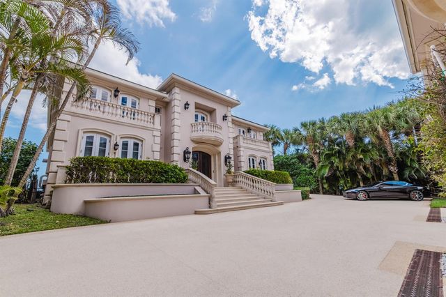 19 N Beach Road, Jupiter Island, FL 33455