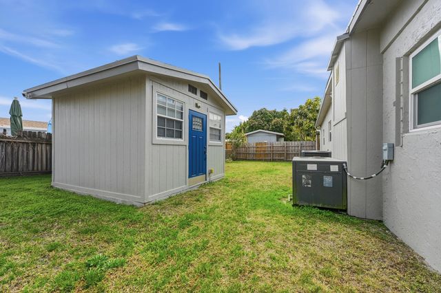 924 Sarazen Drive, West Palm Beach, FL 33413