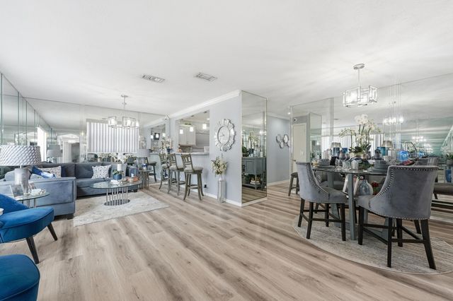 924 Sarazen Drive, West Palm Beach, FL 33413