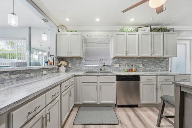 924 Sarazen Drive, West Palm Beach, FL 33413