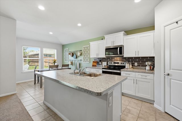 229 Abingdon Street, Azle, TX 76020