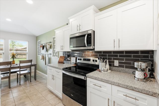 229 Abingdon Street, Azle, TX 76020