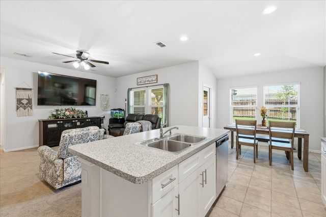 229 Abingdon Street, Azle, TX 76020