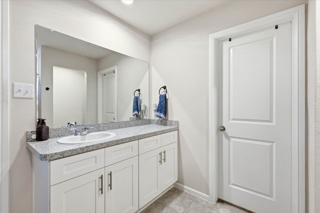 229 Abingdon Street, Azle, TX 76020