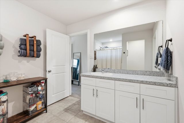 229 Abingdon Street, Azle, TX 76020