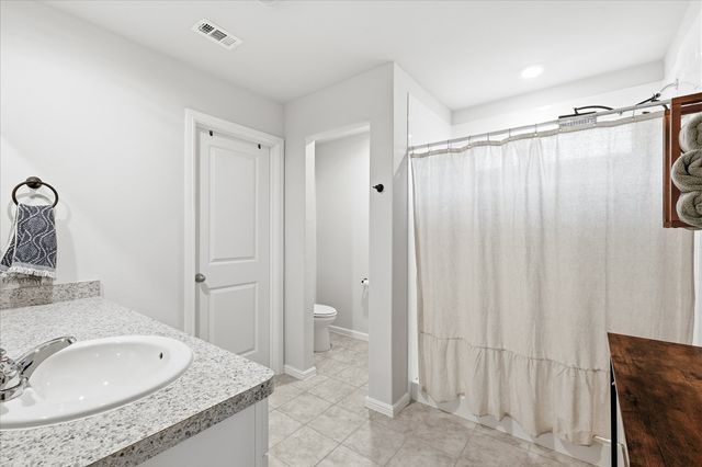 229 Abingdon Street, Azle, TX 76020