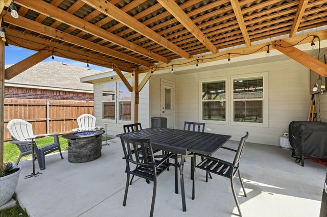 229 Abingdon Street, Azle, TX 76020