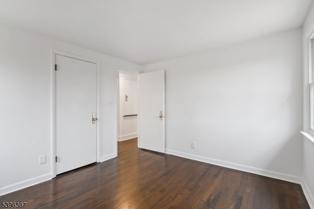 120 Mountainside Rd, Mendham Boro, NJ 07945