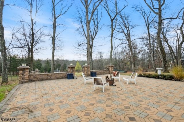 120 Mountainside Rd, Mendham Boro, NJ 07945