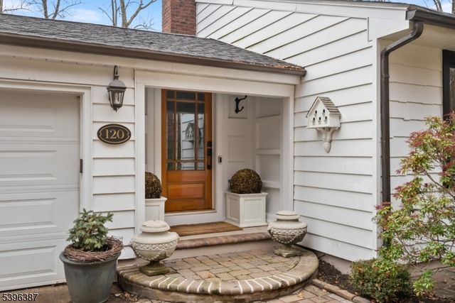 120 Mountainside Rd, Mendham Boro, NJ 07945