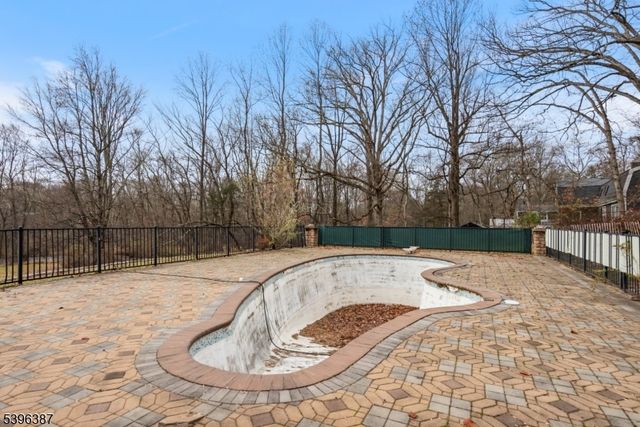 120 Mountainside Rd, Mendham Boro, NJ 07945