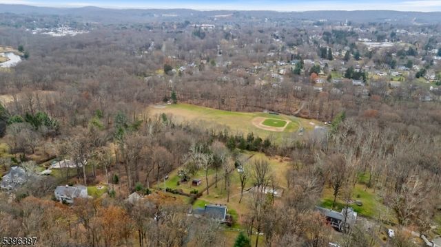 120 Mountainside Rd, Mendham Boro, NJ 07945