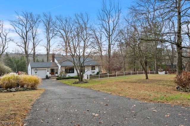 120 Mountainside Rd, Mendham Boro, NJ 07945