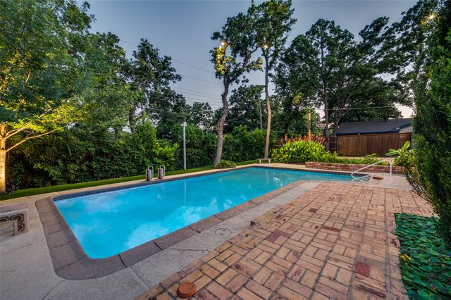 2617 Pin Oak Lane, Arlington, TX 76012