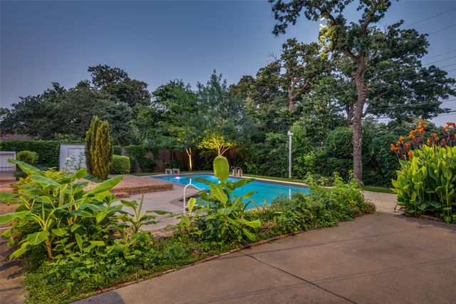 2617 Pin Oak Lane, Arlington, TX 76012