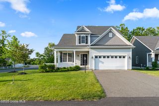 2 Hillard Lane, Colonie, NY 12110
