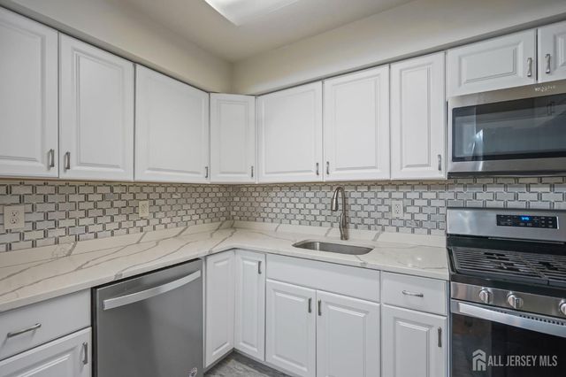 53 Foxtail Lane, South Brunswick, NJ 08852