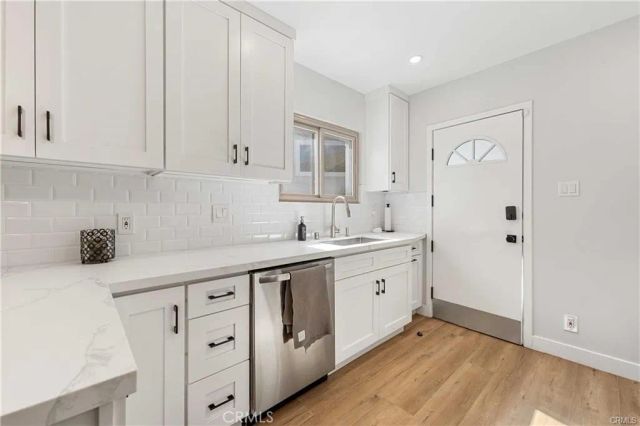 7600 Earldom Avenue, Playa Del Rey, CA 90293