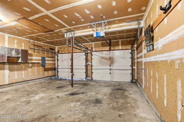 829 Mizzen Avenue, Beachwood, NJ 08722