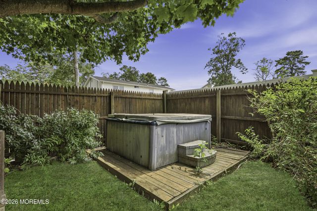 829 Mizzen Avenue, Beachwood, NJ 08722