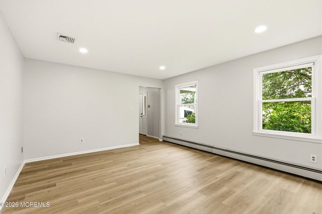 829 Mizzen Avenue, Beachwood, NJ 08722