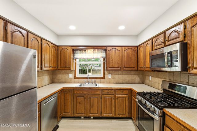 829 Mizzen Avenue, Beachwood, NJ 08722