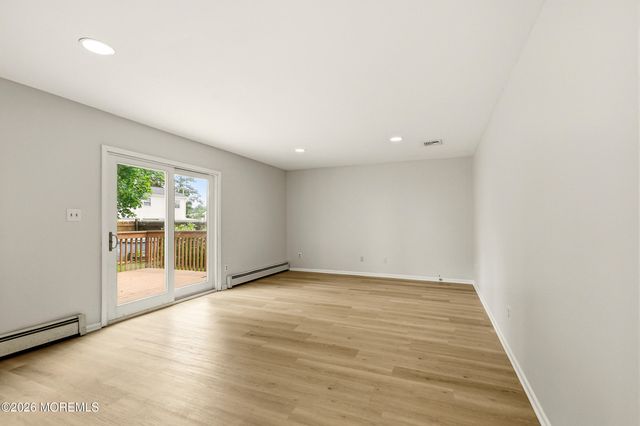 829 Mizzen Avenue, Beachwood, NJ 08722