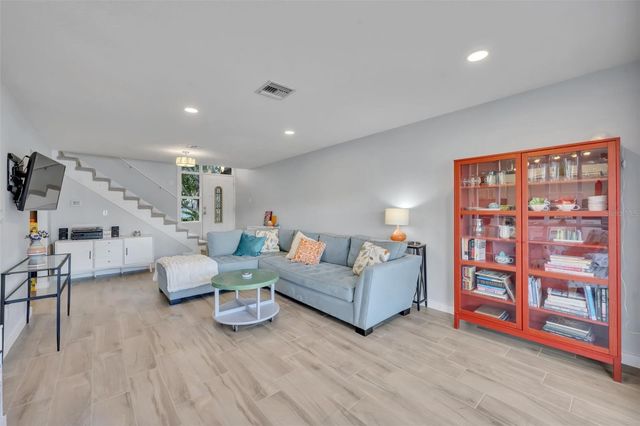 897 JONATHAN WAY 897, Altamonte Springs, FL 32701