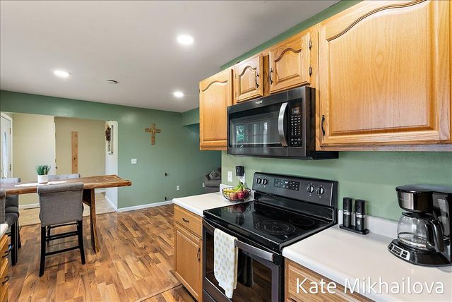 1249 Chalmers Drive, Battle Creek, MI 49015