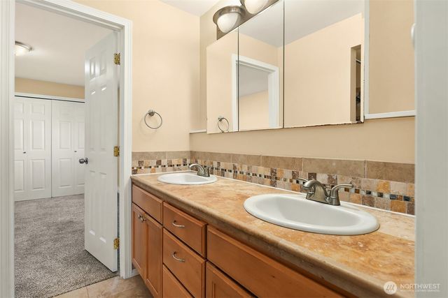 28426 S 16th Ave, Federal Way, WA 98003
