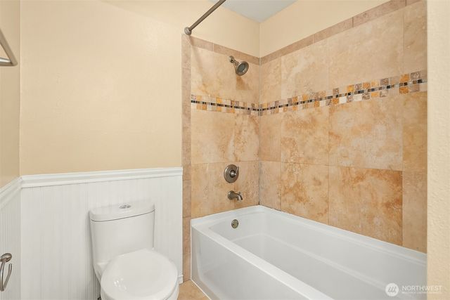 28426 S 16th Ave, Federal Way, WA 98003