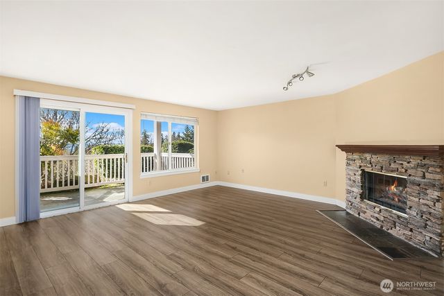 28426 S 16th Ave, Federal Way, WA 98003