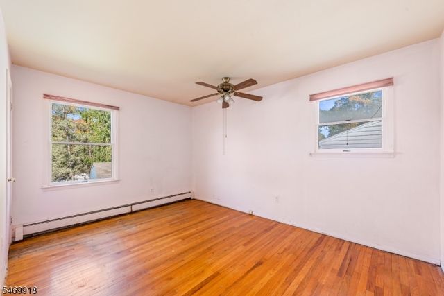 10 Barton Ln, Hopatcong Boro, NJ 07843