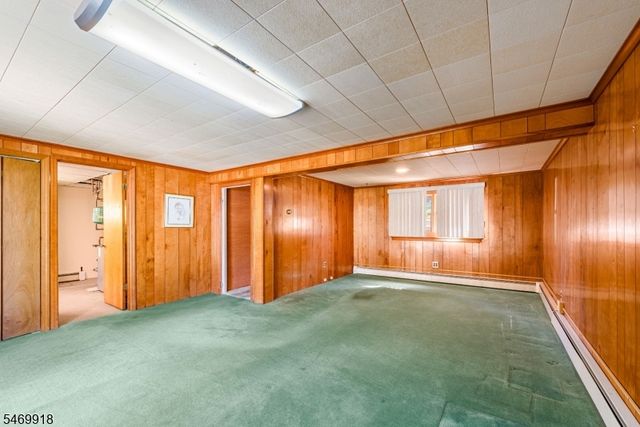 10 Barton Ln, Hopatcong Boro, NJ 07843