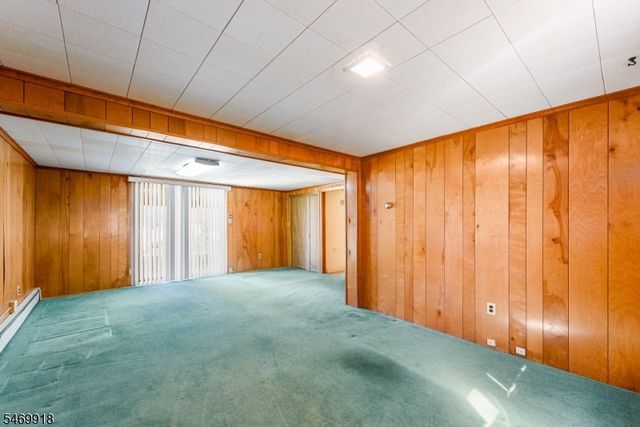 10 Barton Ln, Hopatcong Boro, NJ 07843