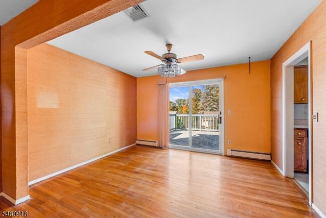 10 Barton Ln, Hopatcong Boro, NJ 07843