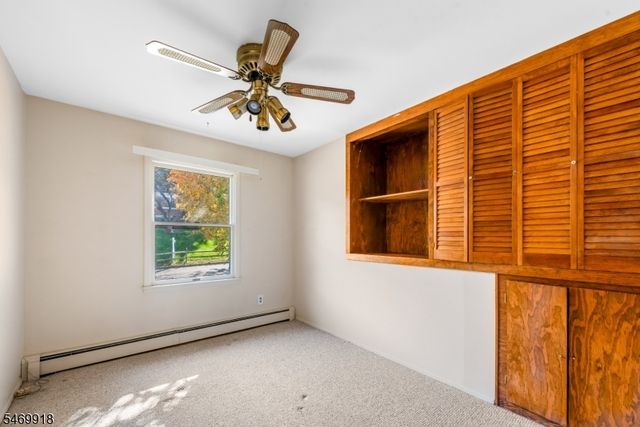 10 Barton Ln, Hopatcong Boro, NJ 07843