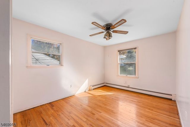 10 Barton Ln, Hopatcong Boro, NJ 07843