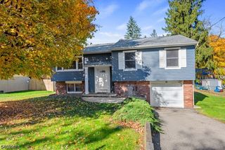 10 Barton Ln, Hopatcong Boro, NJ 07843